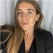 Profesora titulada en diseño de moda con 4 años de experiencia en el mundo de la moda y sus diferentes ámbitos.